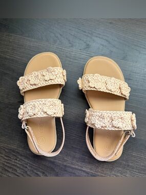 Cat & Jack girls sandals